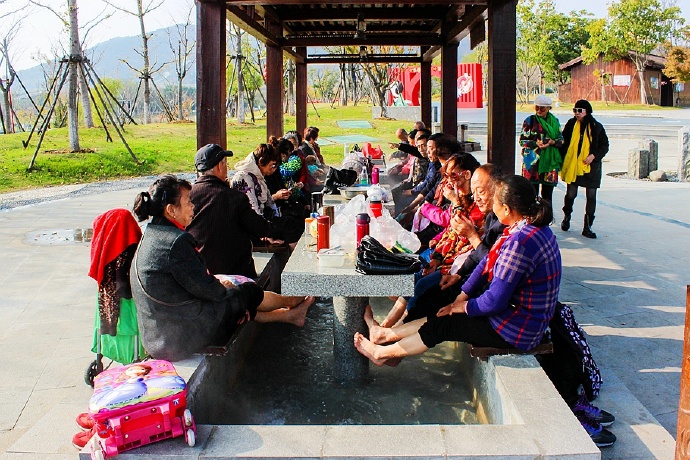 汤山温泉度假好去处,汤山有免费温泉泡脚吗