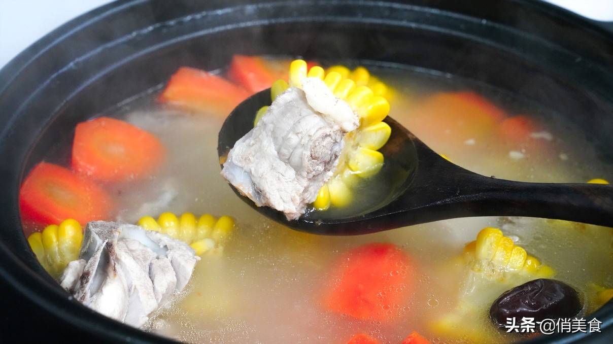 炖排骨汤千万别加水,炖排骨时切记不要先焯水