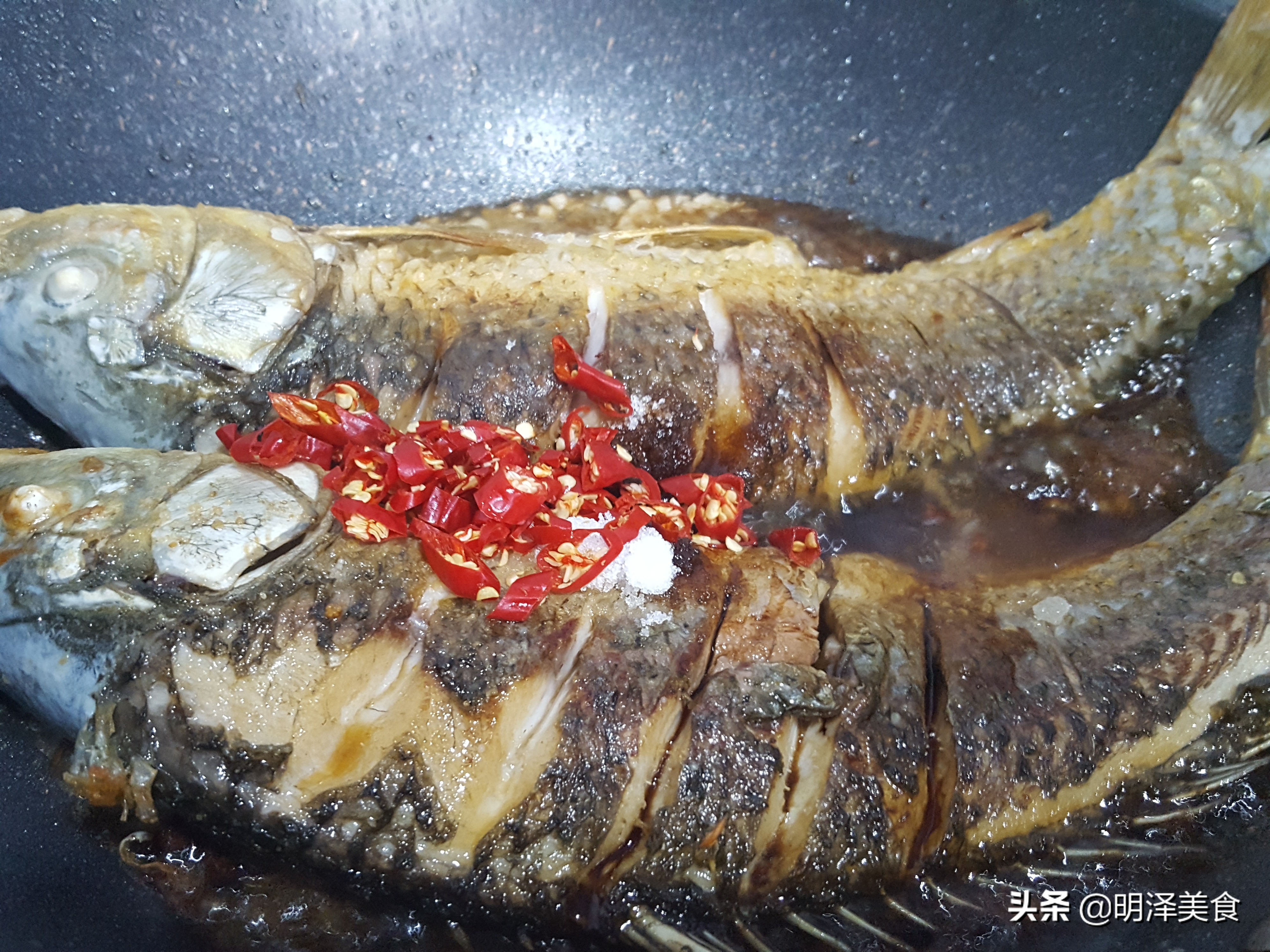 两条鲤鱼多少钱,鲤鱼炖鱼最正宗的做法