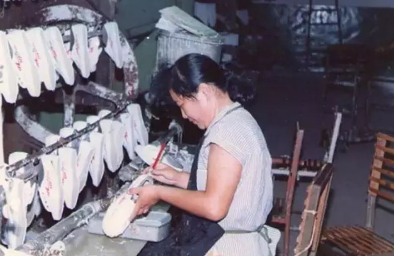 中国地摊现状如何,中国地摊鞋成了国际大牌