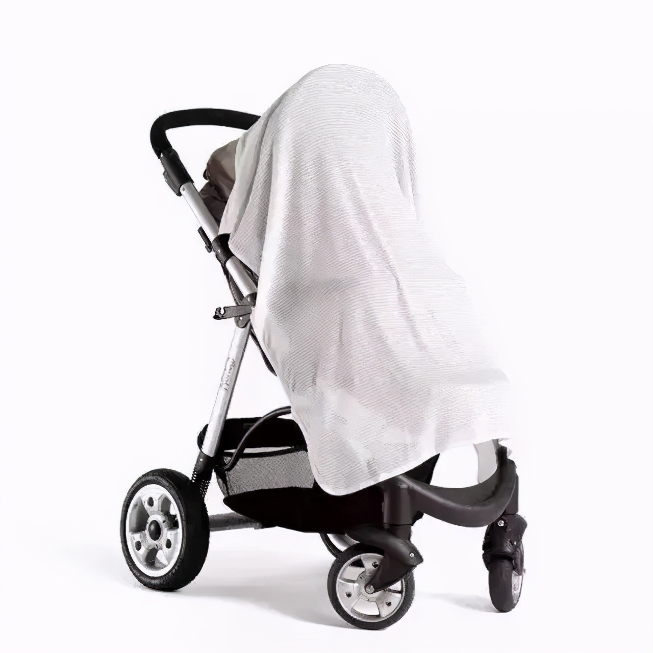 婴儿车推着才走对宝宝有什么危害,宝宝多大可以用婴儿车推着出去