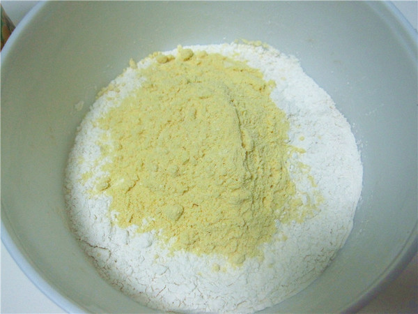 炸油条放什么粉油条炸的松软好吃,家常炸油条放碱吗