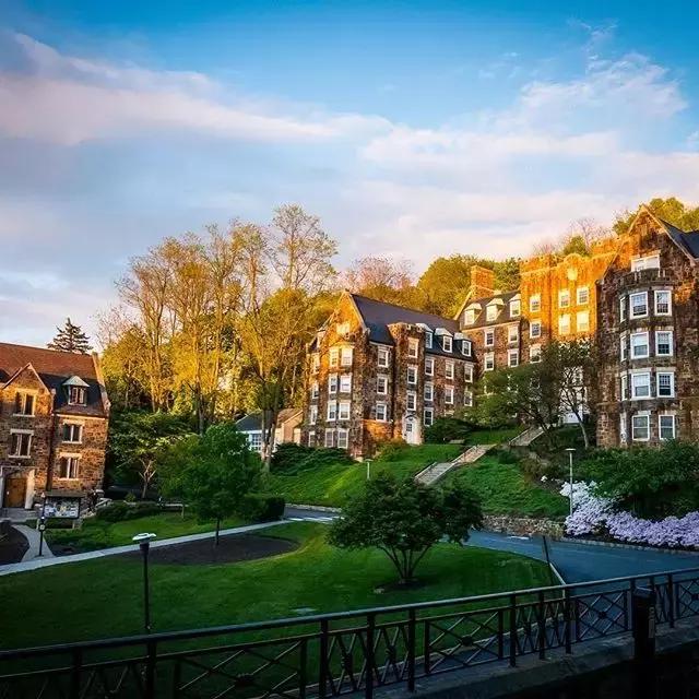 它是东岸首屈一指的工科强校，被称为”隐藏的常春藤“！