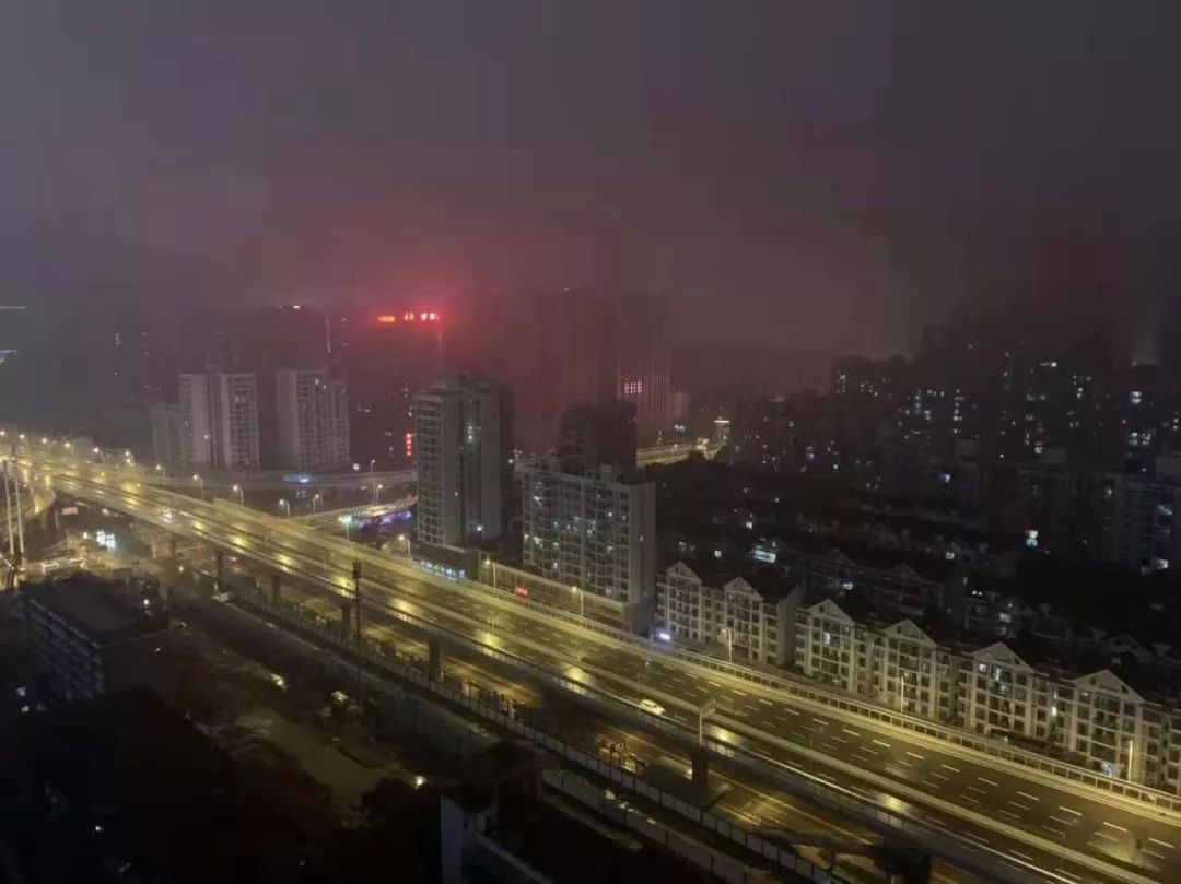 疫情中被困的人们,疫情当下的一些人物事迹