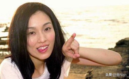 用盗版被群嘲，插刀好姐妹，“绿茶莲女”范玮琪是怎样炼成的？