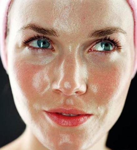 长痘肺热的表现是什么症状,中医肺热型前胸后背皮肤病