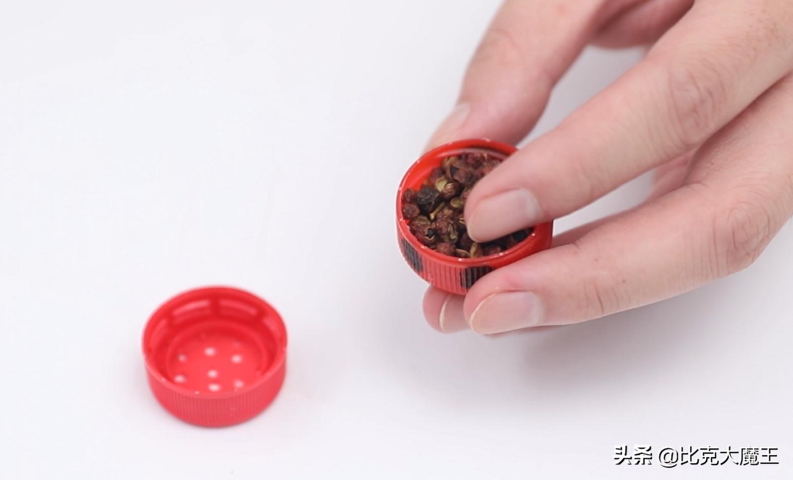 花露水洒到柜子上怎么去掉,花露水滴在衣服上的妙用