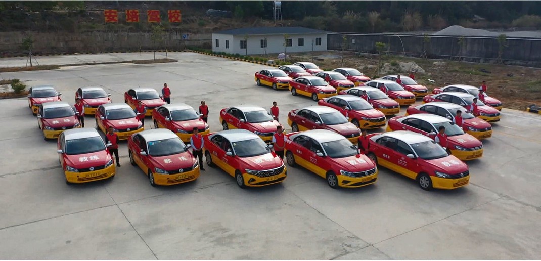 科目二新手调节反光镜键技巧,科目二新手侧方停车技巧