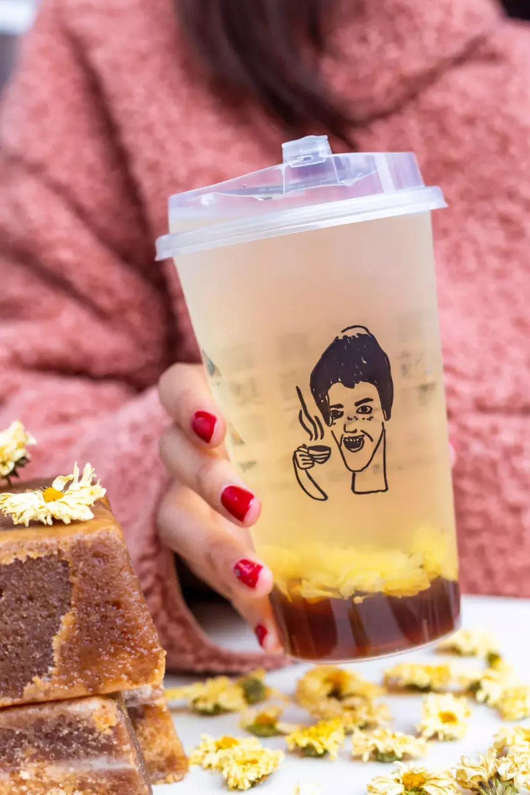 火爆台湾的“丑丑奶茶”首现厦门，拿着5分钟竟被搭讪10次……