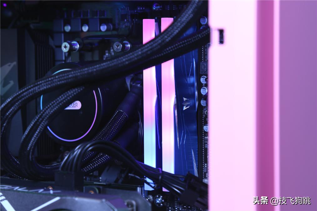 AMD入门顶配，技嘉A520M小雕主板配2060s显卡装机