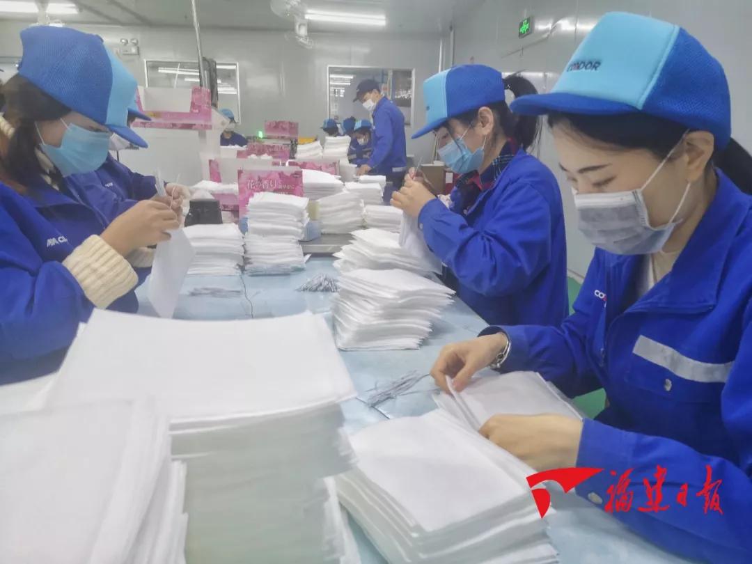 中国企业紧急转产口罩防护服,数千企业紧急转产生产口罩防护服