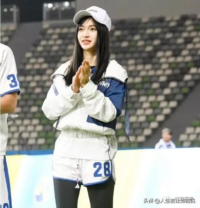 杨颖女明星排第七,足球宝贝迪丽热巴