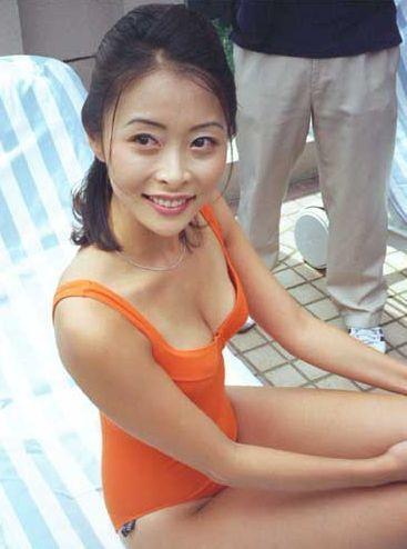 加拿大白富美香港演艺路：生不逢时的龙套生涯，她收获了完美婚姻