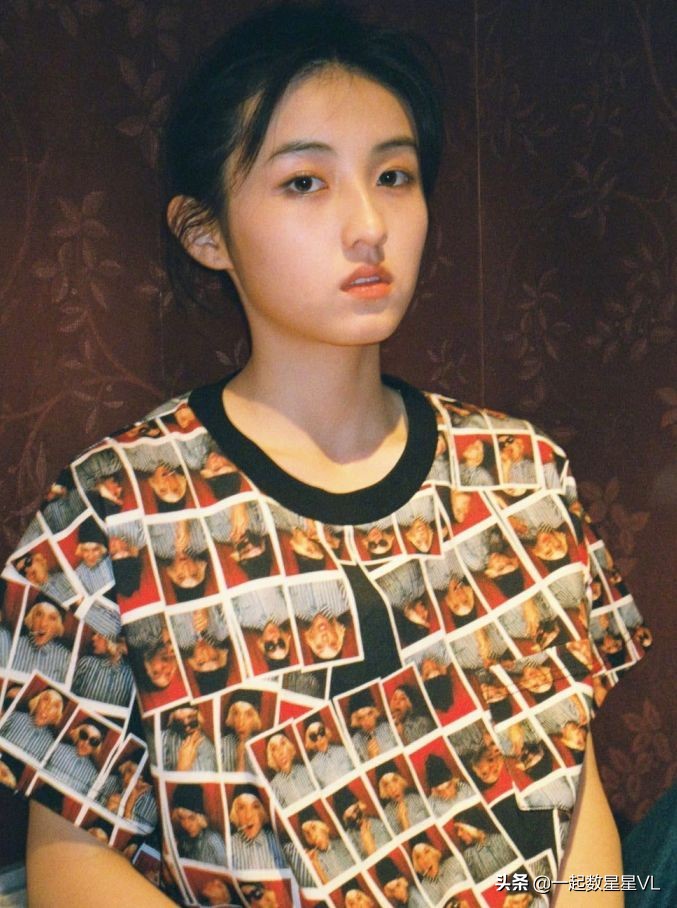 张子枫t恤电影,张子枫黑短裤白t恤