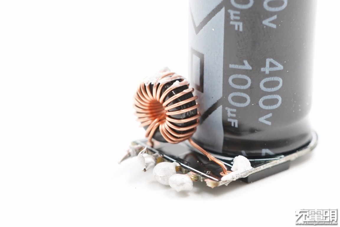 联想口红氮化镓充电器,联想氮化镓充电器对比测评