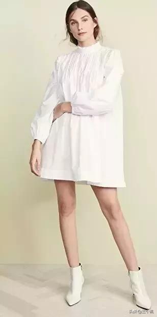 今年流行的裙子不穿高跟鞋,穿今年最流行的裙子