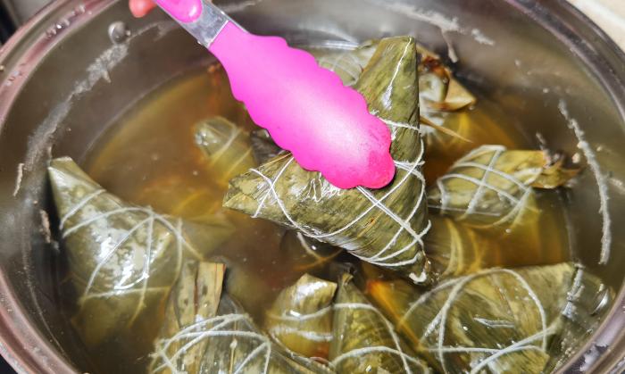 正确煮粽子粽子要煮多久,煮粽子的正确做法用冷水还是热水