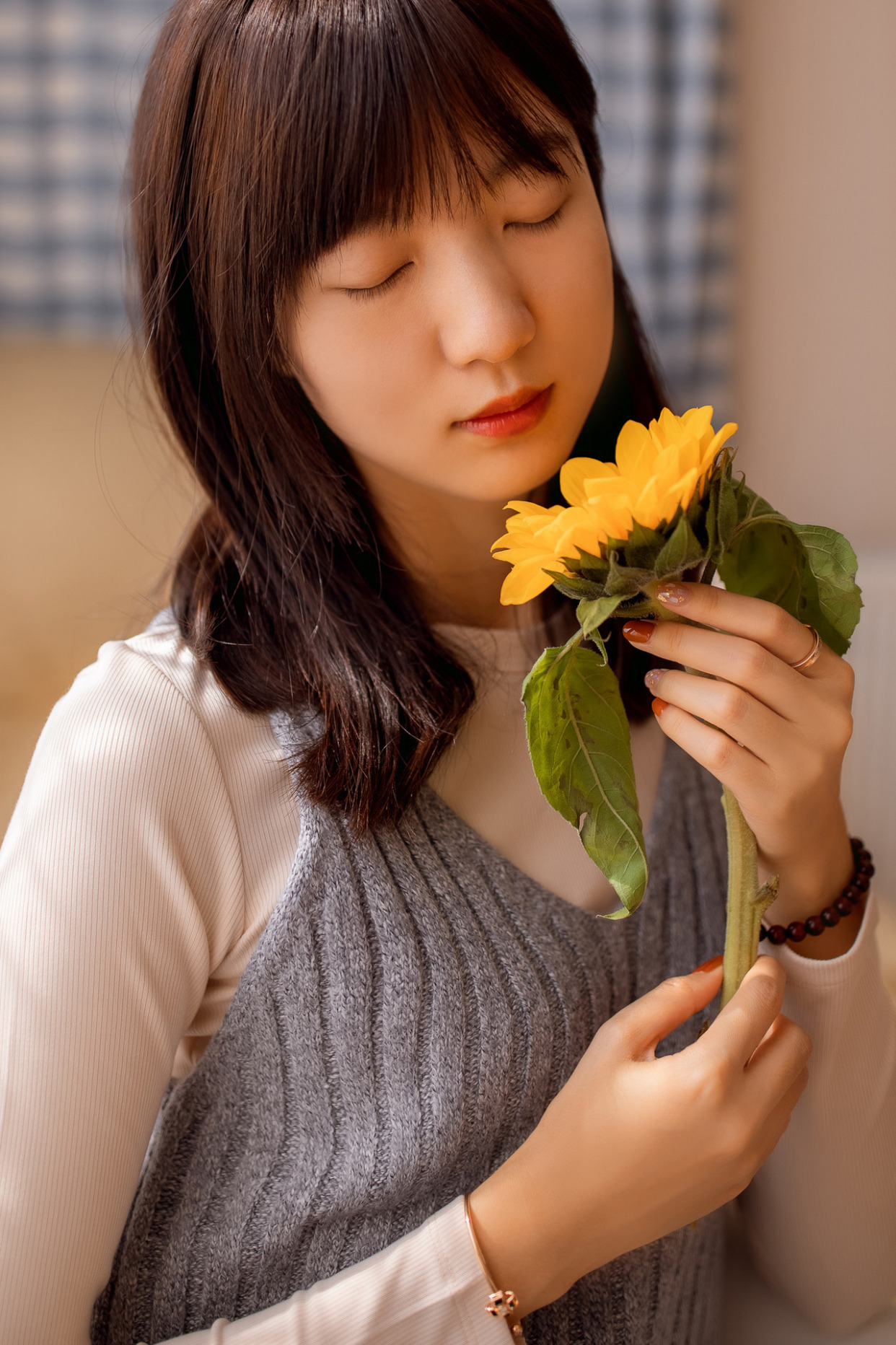 拿相机拍照怎么拍好看,拿照片拍照怎么拍