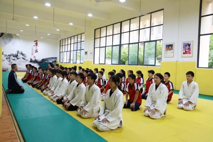 具有特色的校园体育课程,高端的小学学校有哪些体育课程