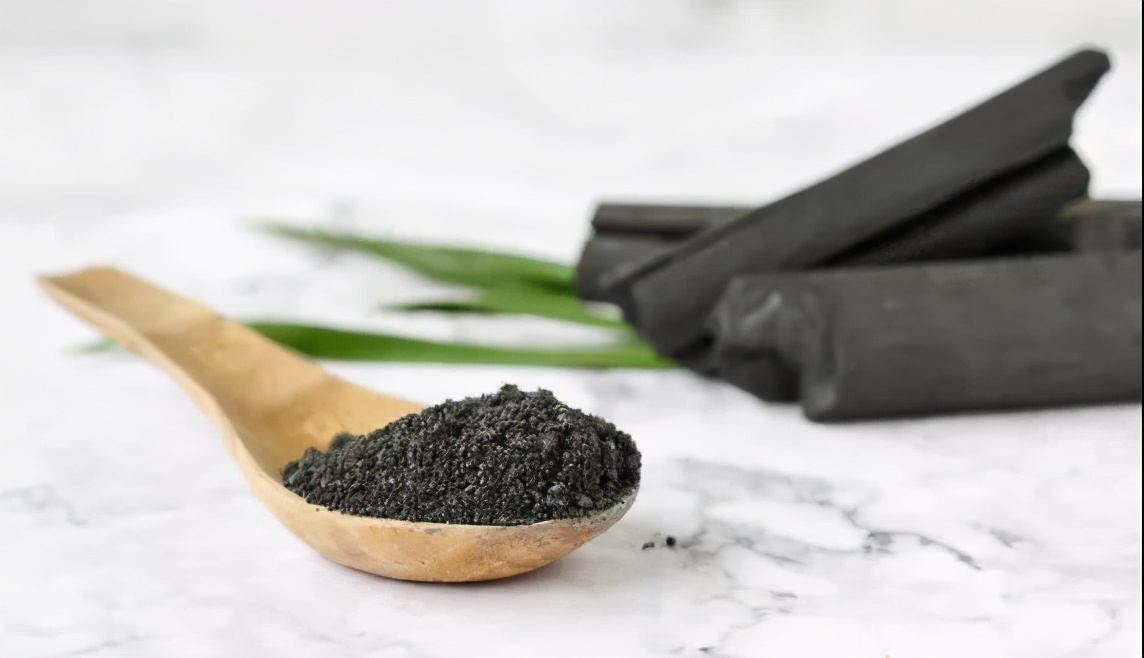 利用竹炭做成的板材，外表虽“其貌不扬”但功效“小清新”