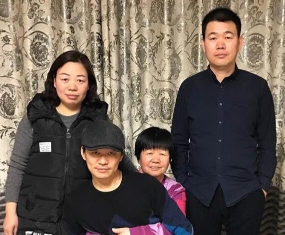 王宝强从草根到巨星的传奇人生,王宝强百亿影帝李晨