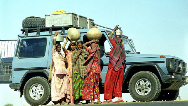 54岁裸辞，花45W流浪地球26年，炸上BBC，这...