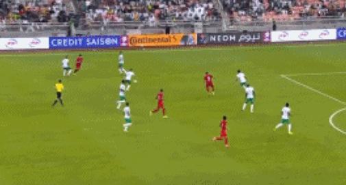 洛国富堪称国足天花板，6大数据全队第一，赛后还第一个道歉