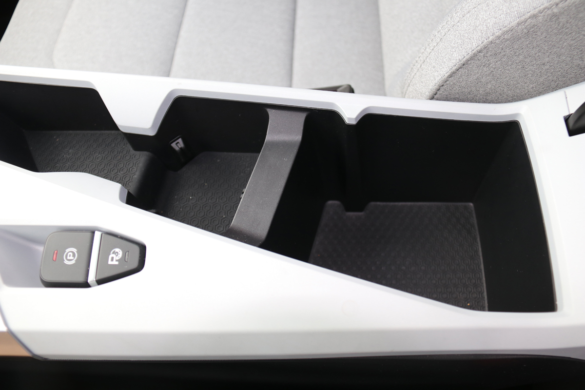 几何a对比特斯拉,几何a和特斯拉哪个值得买