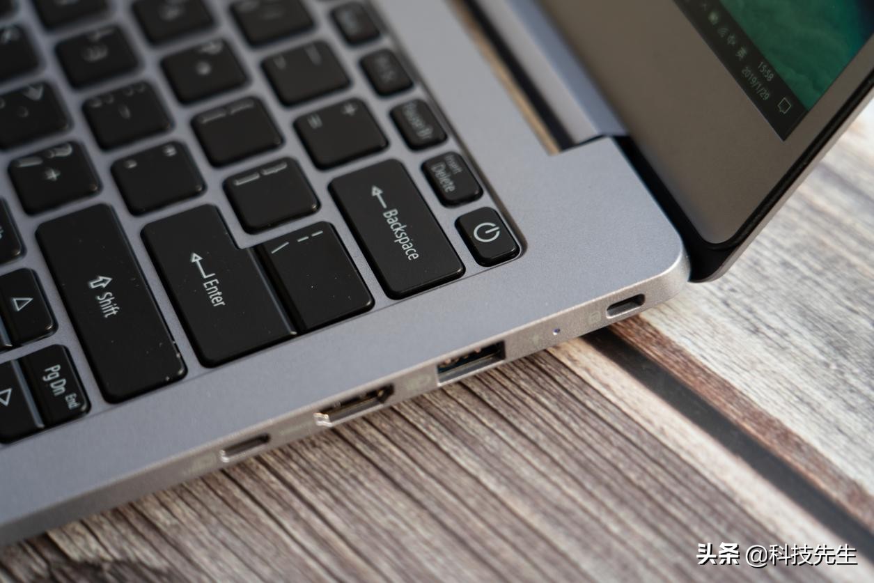 宏碁蜂鸟swiftsf31311代酷睿,宏碁蜂鸟swift3小超银评测