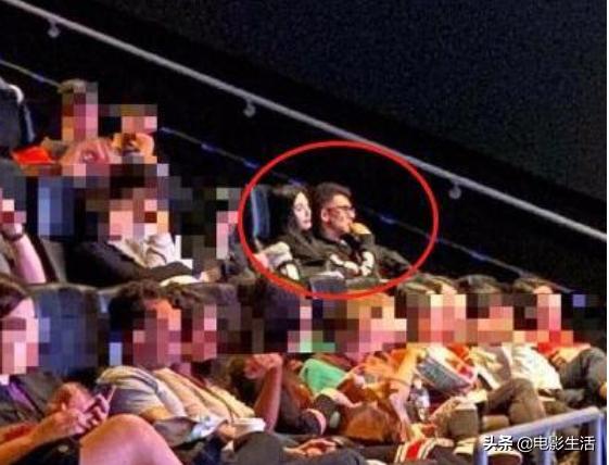 范冰冰晒自拍露出无名指戒指,范冰冰衣着平底鞋无名指戒指抢镜