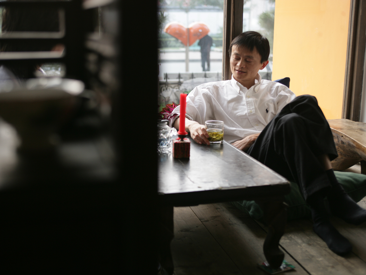 他是刘强东、王兴背后的老板，与马云齐名，身价接近4000亿