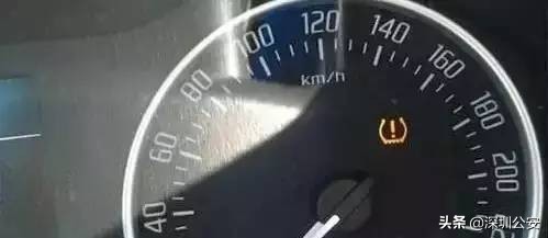 仪表盘上三大救命灯亮了赶紧停车,仪表盘同时亮几个故障灯赶紧停车