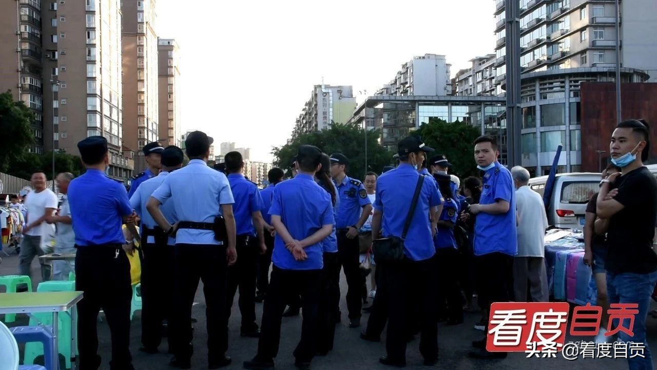 体验不一样的地摊经济,感受地摊经济呼吸别样的烟火味