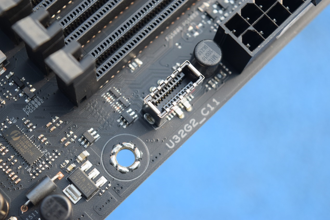 RAID实用、灯光好玩，跨代升级的ROGStrixX570装机点评