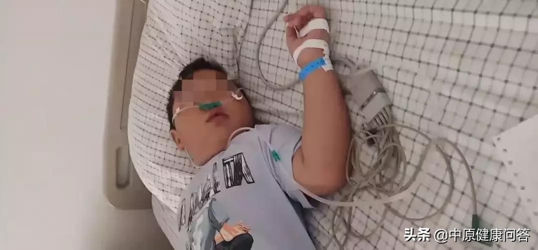 家人将清洁油烟机的油烟净装到脉动瓶里，被6岁男孩误喝