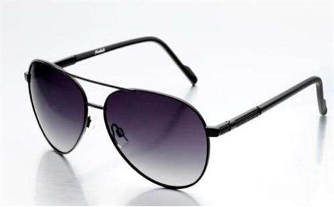 偏光镜和太阳镜识别,偏光镜和普通太阳镜怎么选择