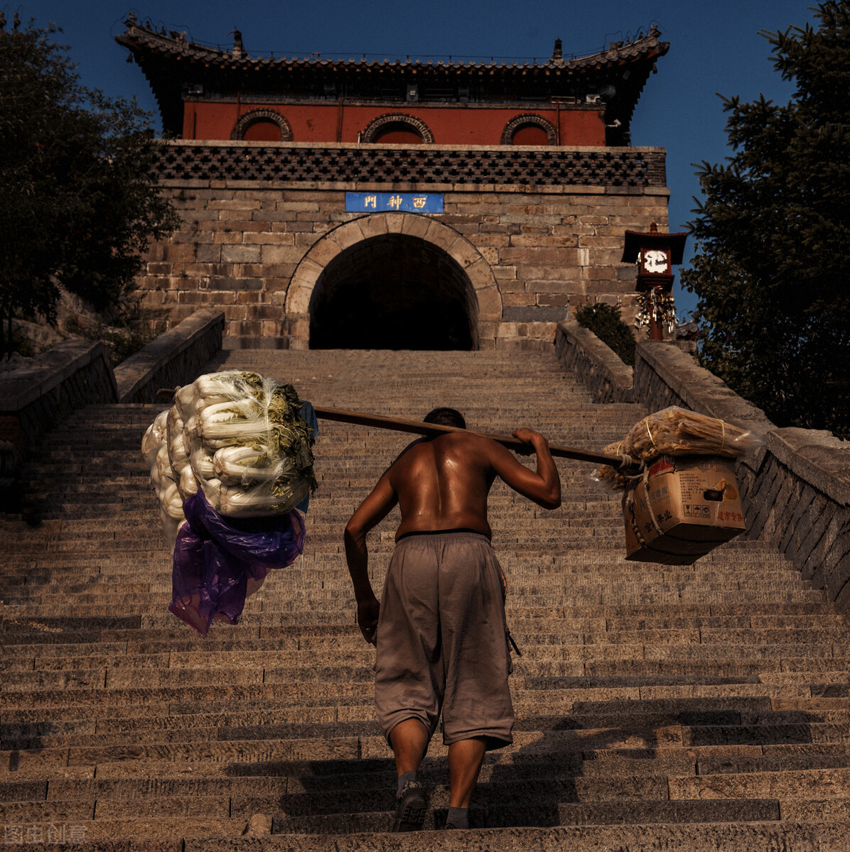 登上泰山极顶看日出,泰山极顶完整版