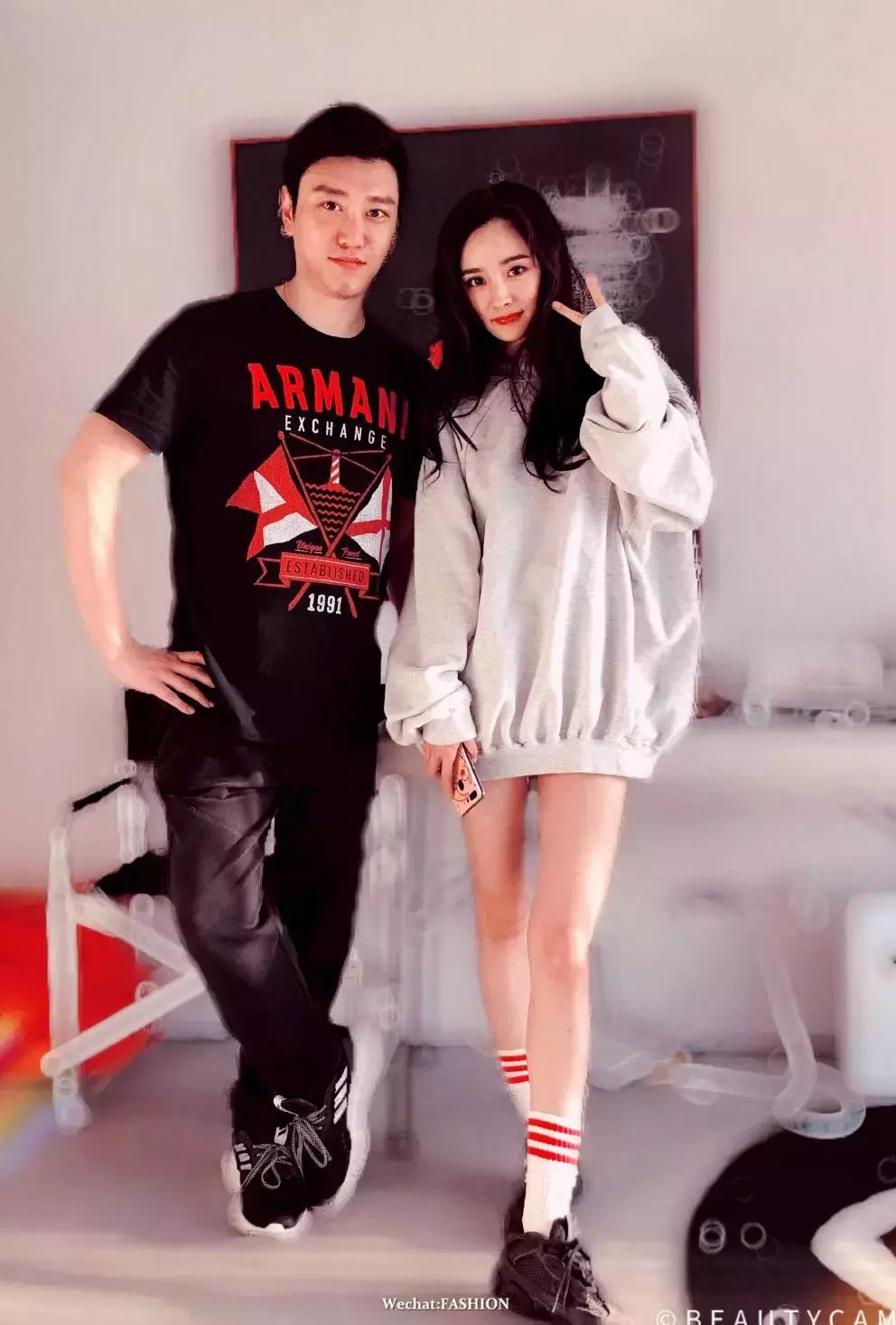 卫衣配什么裙子好看春天,卫衣裙子怎么搭配才好看