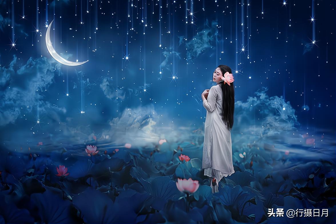 月色流连处，远人当归时