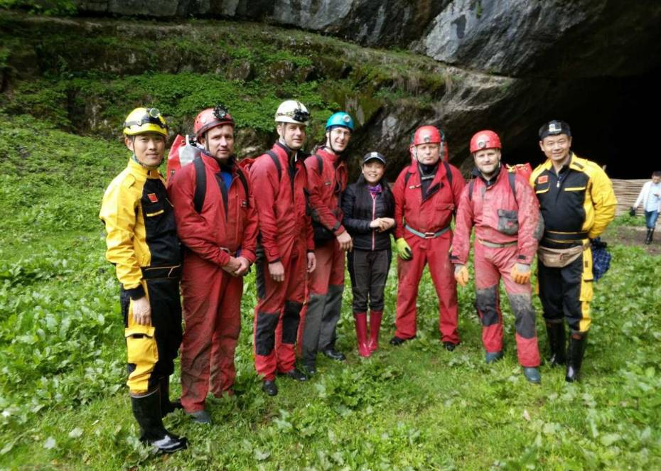 惊世奇观丨汉中68万岁天坑揭秘，地下河、剑齿象化石...