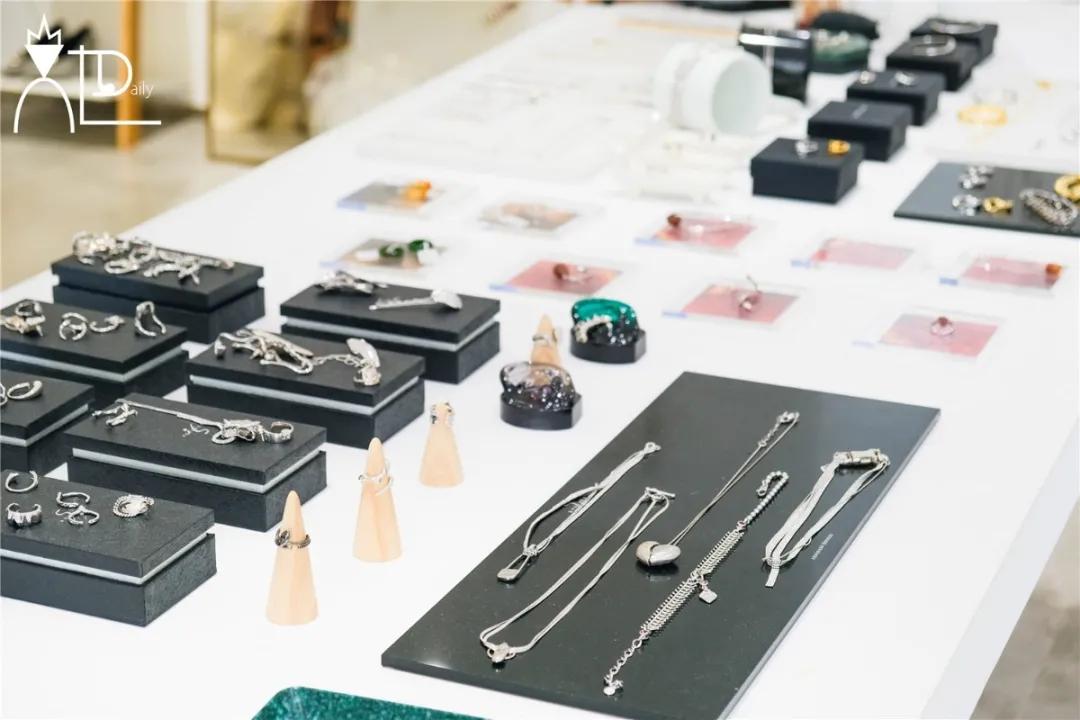 青岛品牌买手店,青岛买手店设计师