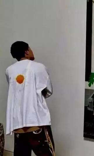 权志龙小雏菊反系鞋带绑法教学,权志龙反着系鞋带