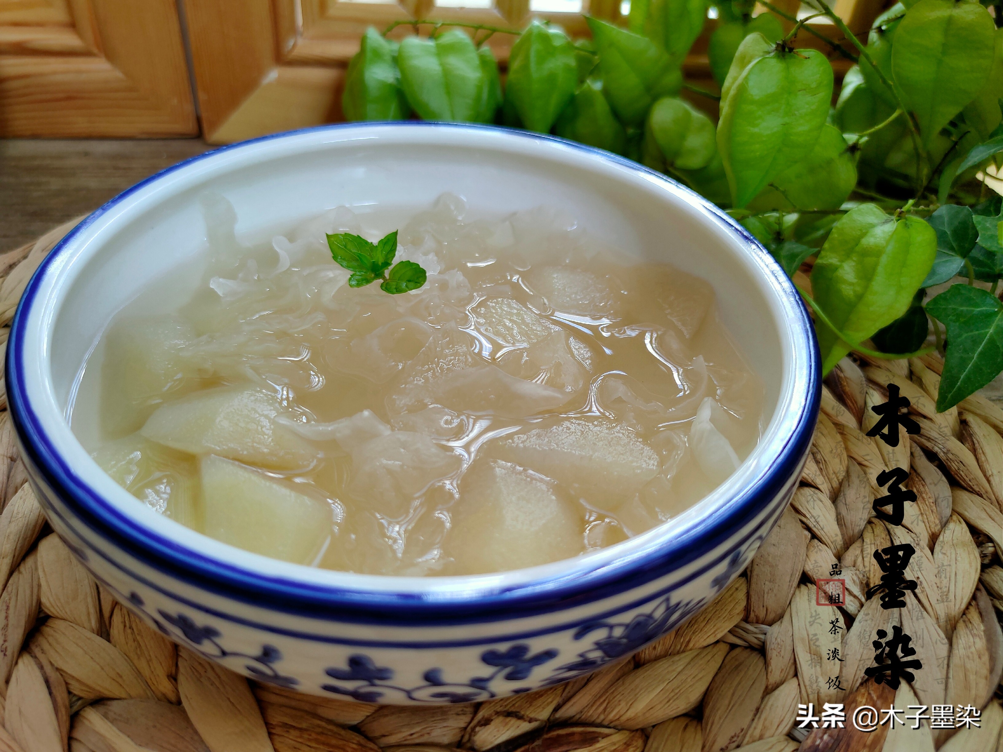 她40岁，肤如凝脂，不爱敷面膜，就爱喝这碗羹汤