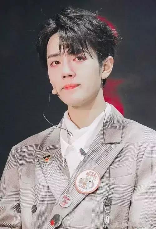 曾经嫌他丑,如今变舔狗!肖战为了美做了哪些努力?