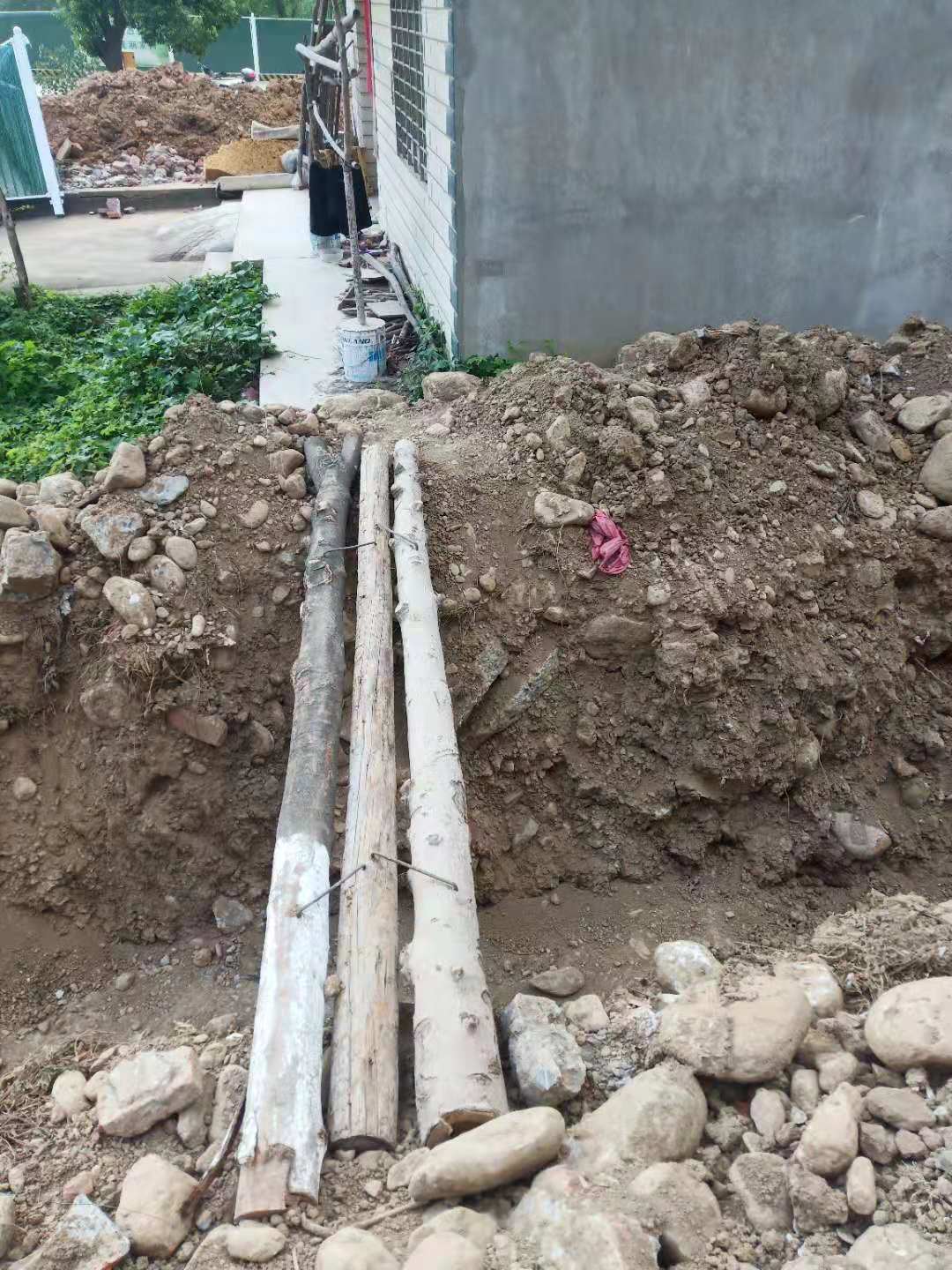 拆迁未按原址回迁怎么办,拆迁未签协议把房子挖成孤岛