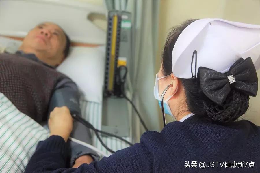 年轻人单纯低压高怎么引起的,血压低压高什么原因造成什么后果