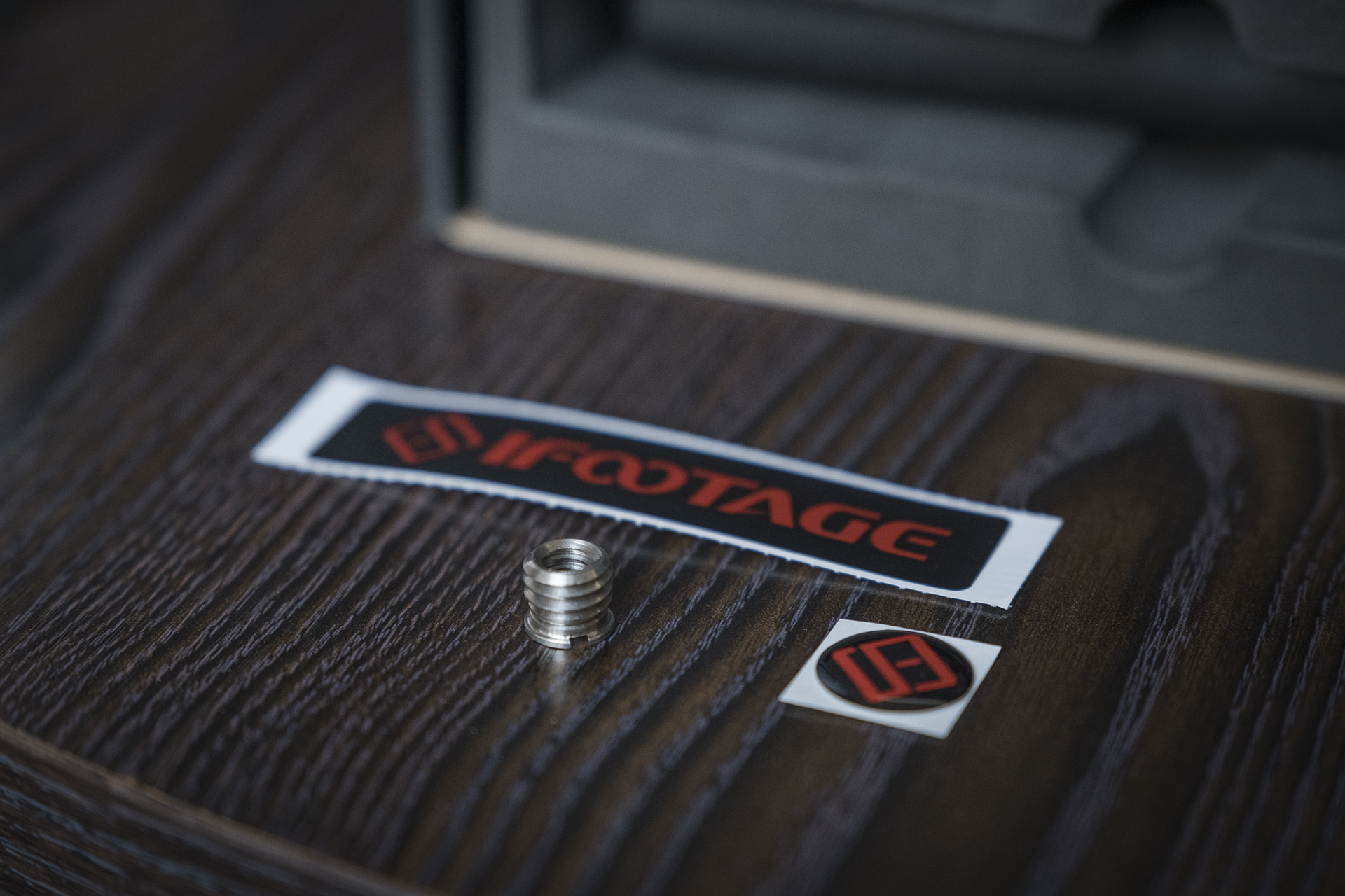 聚目开箱丨明明能靠脸，偏要拼才华——印迹COBRA2代独脚架开箱