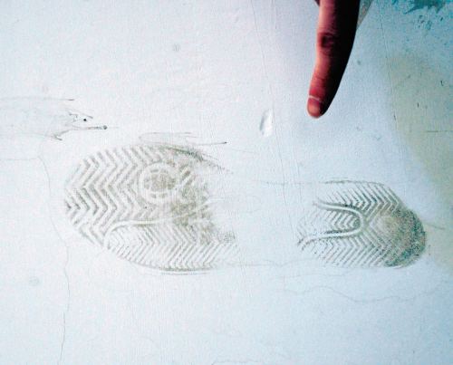 墙面被孩子涂鸦脏了想重新刷大白,墙壁被孩子涂鸦怎么翻新