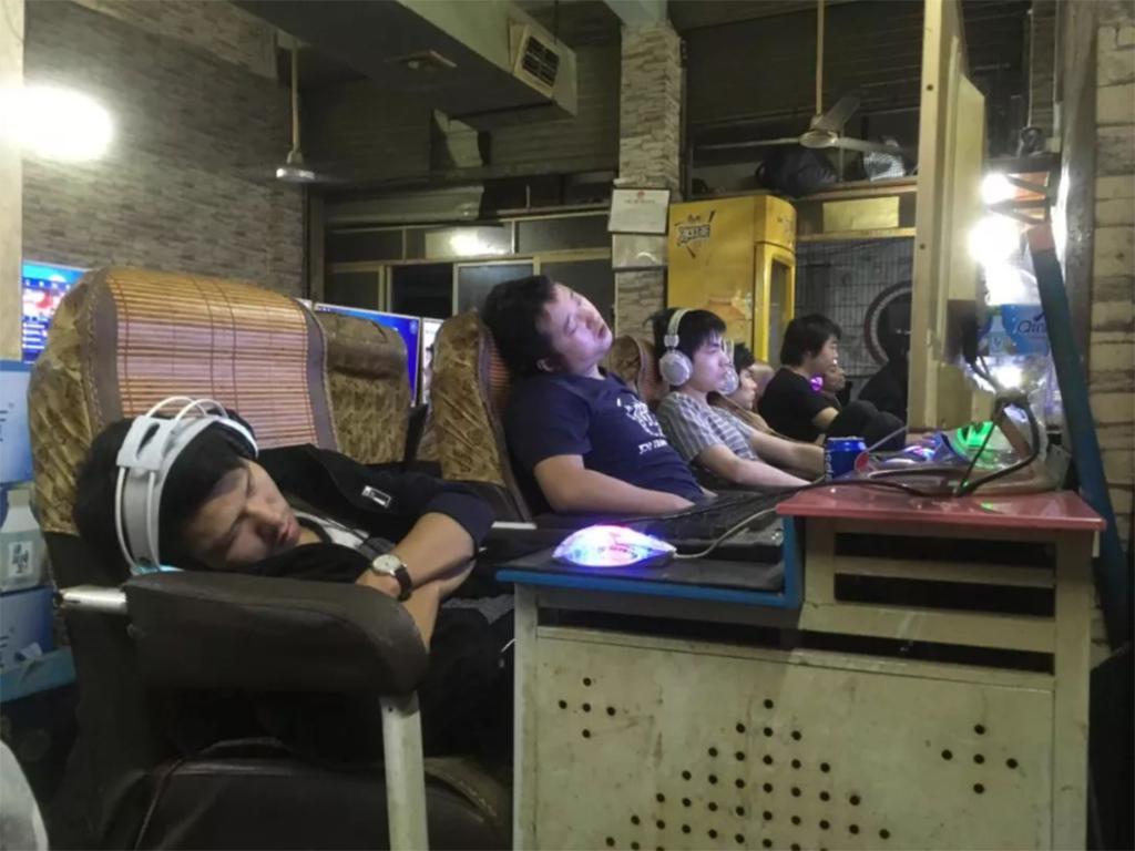 这就是那些辍学在深圳打工的年轻人：干一天耍三天，人不人鬼不鬼