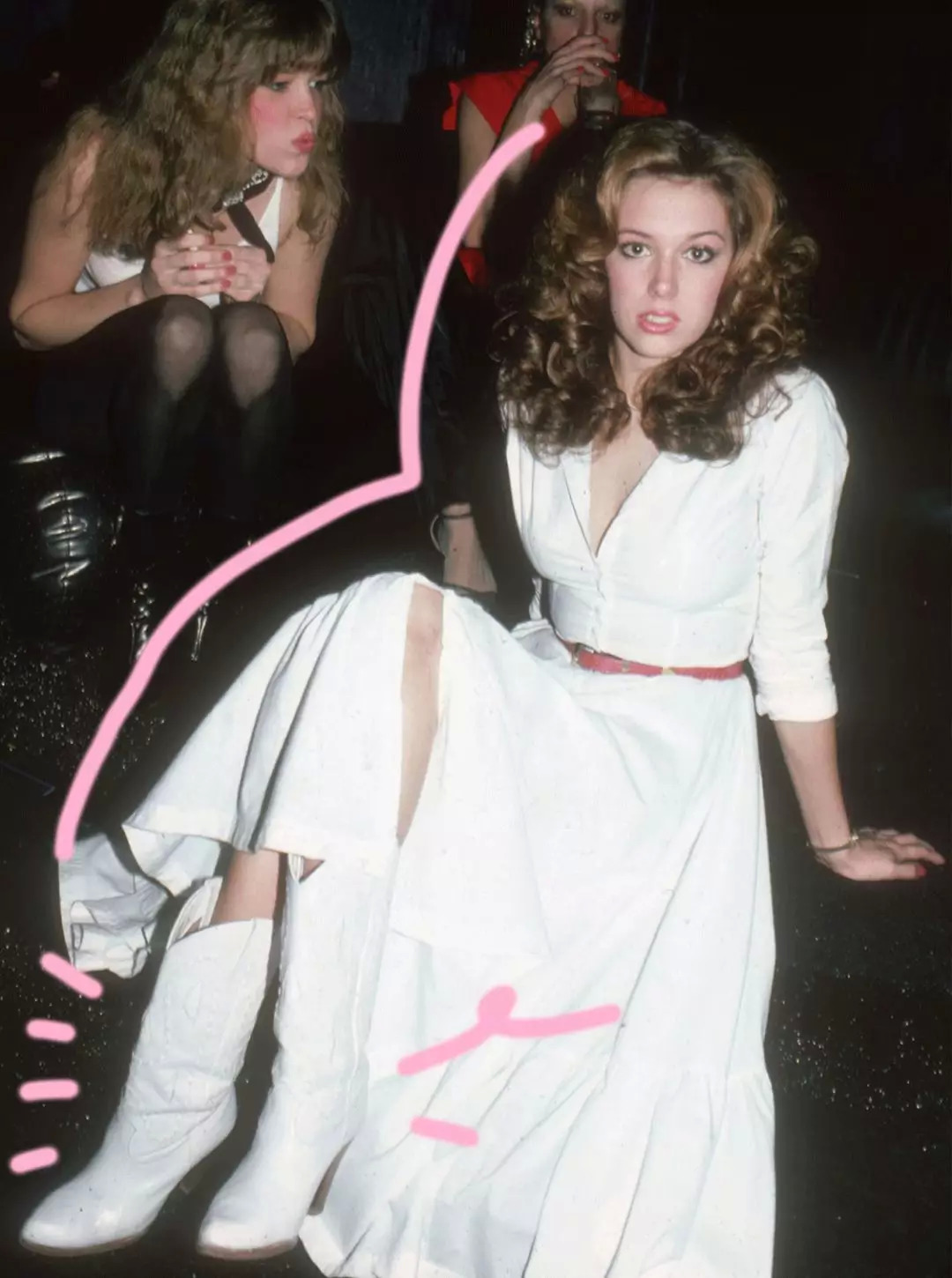 这种靴子长得这么丑又显腿短，可刘雯、泫雅却爱得要死